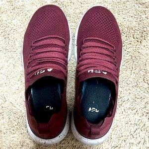 Women’s APL’s, size 7, extra laces included